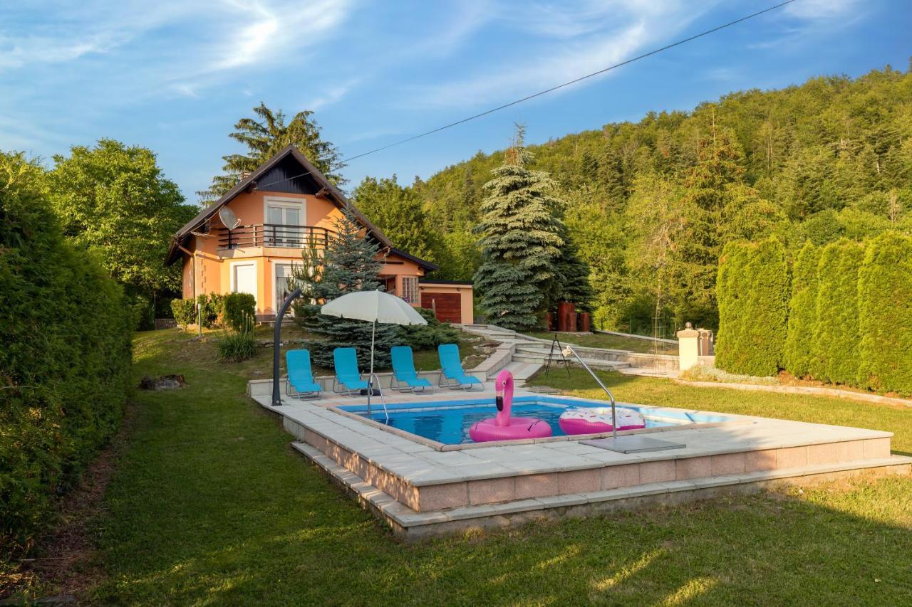 Villa Tratea - With A Heated Pool Tomici Exterior photo